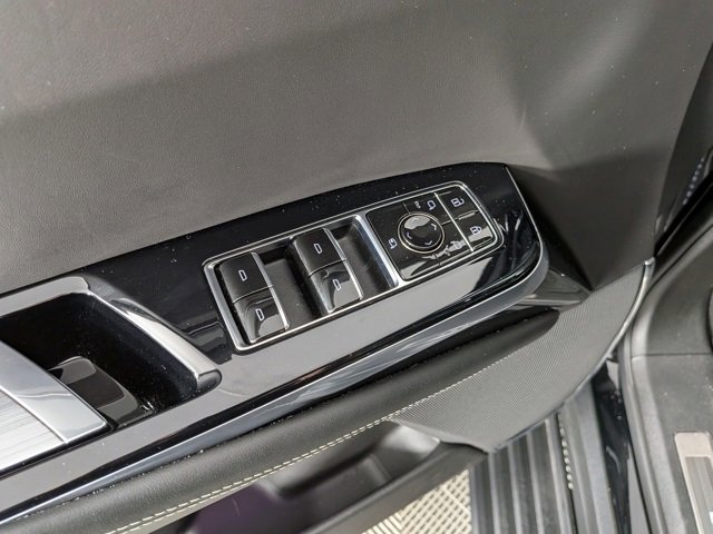 Used 2025 Cadillac Escalade V w/ LPO, ONYX Package image 21