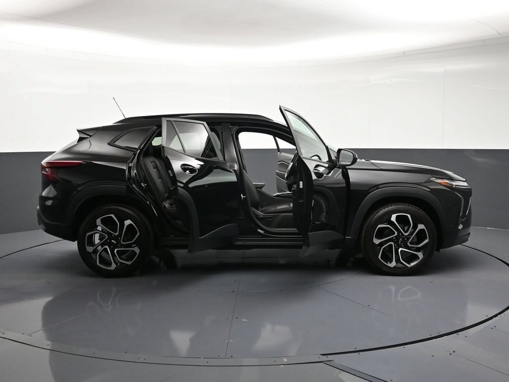 Used 2024 Chevrolet Trax RS w/ Sunroof Package FWD image 33