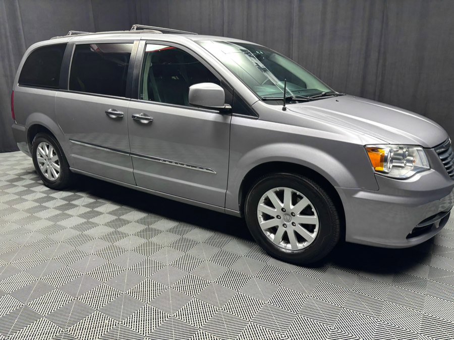 Used 2016 Chrysler Town & Country Touring w/ Driver Convenience Group image 15