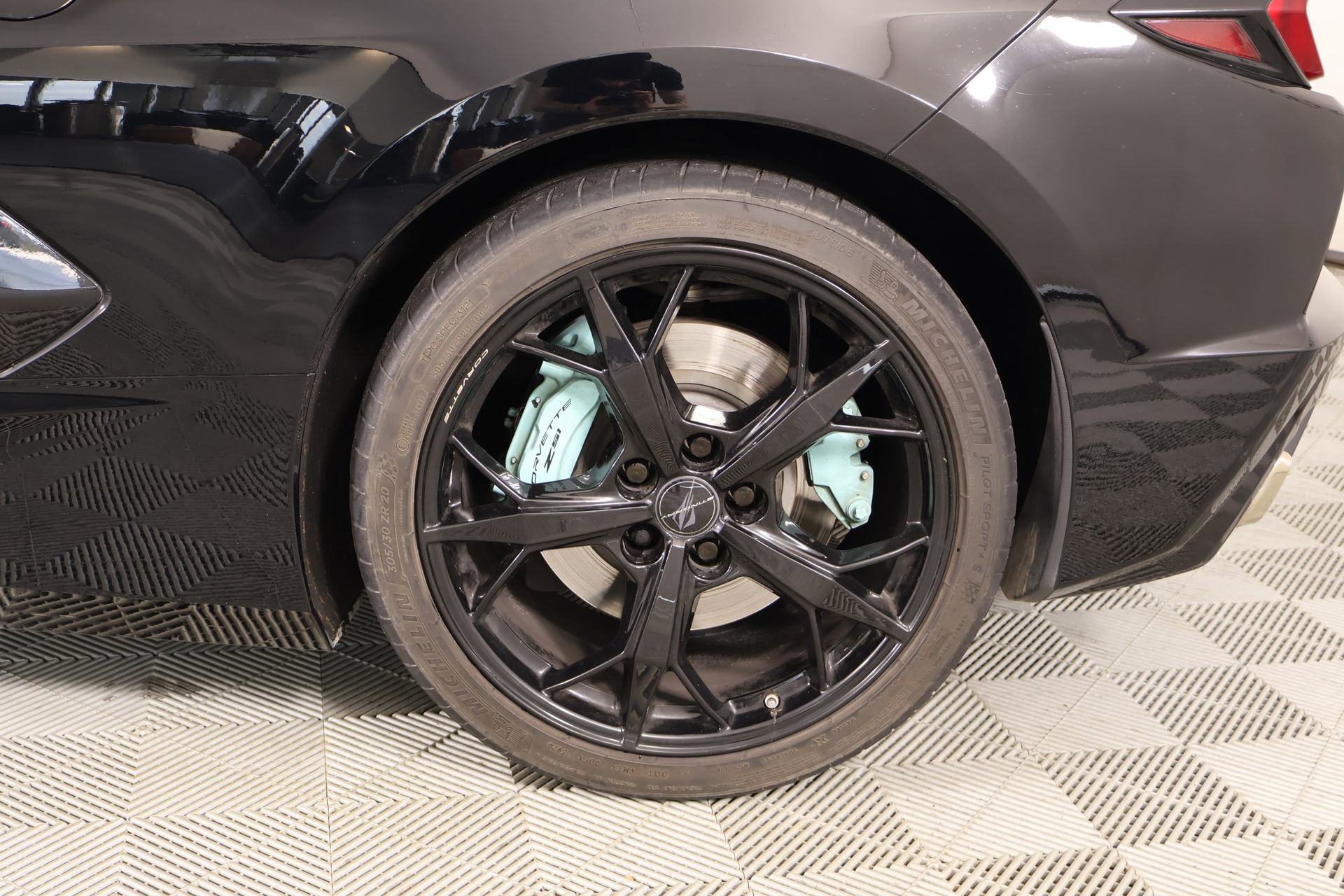Used 2020 Chevrolet Corvette Stingray Preferred Cpe w/ 2LT Preferred Equipment Group RWD image 17