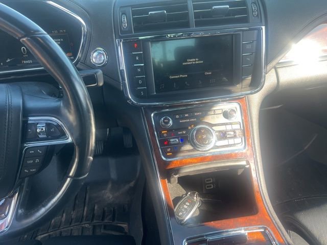 Used 2017 Lincoln Continental Reserve image 14