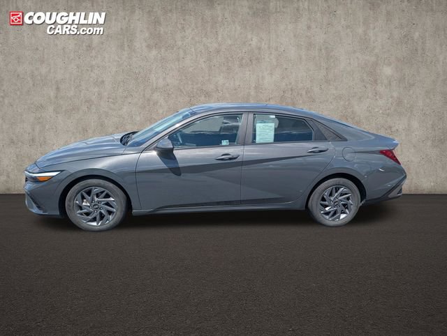Used 2024 Hyundai Elantra SEL FWD image 4