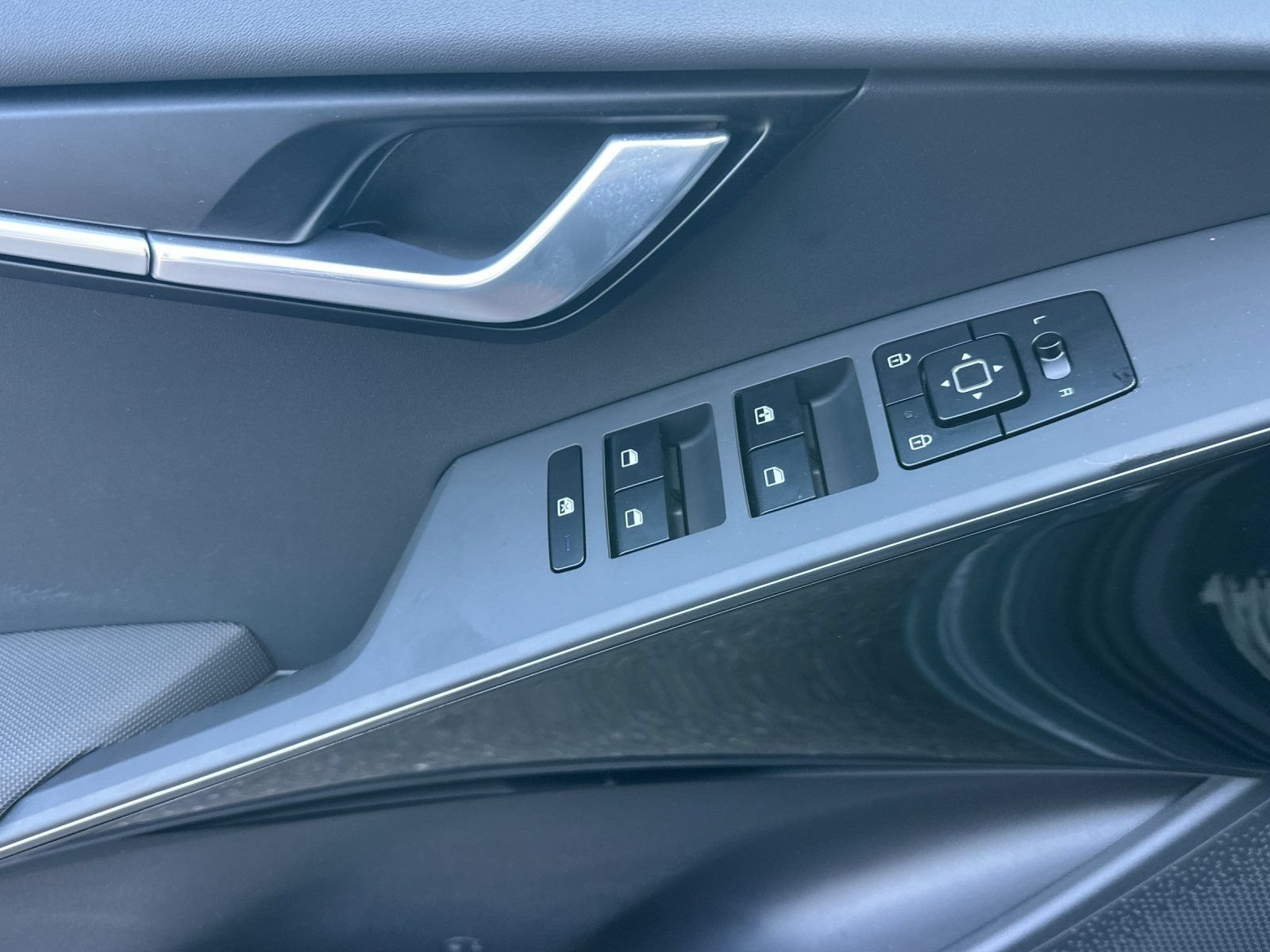 Certified 2024 Kia Niro Wind FWD image 11