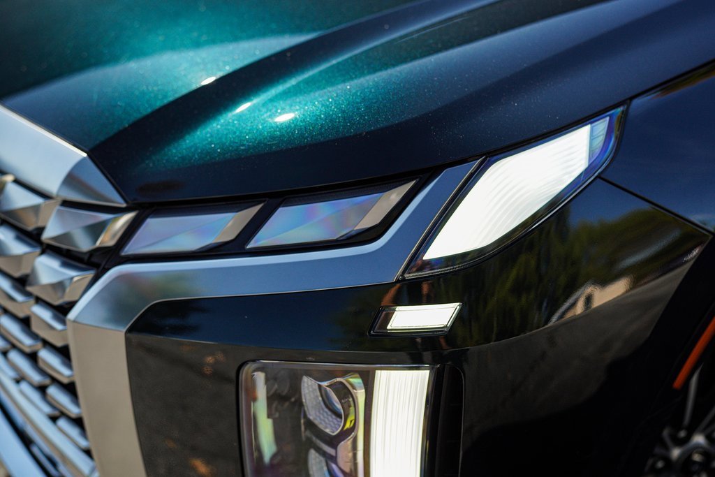 Used 2024 Hyundai Palisade Calligraphy image 3