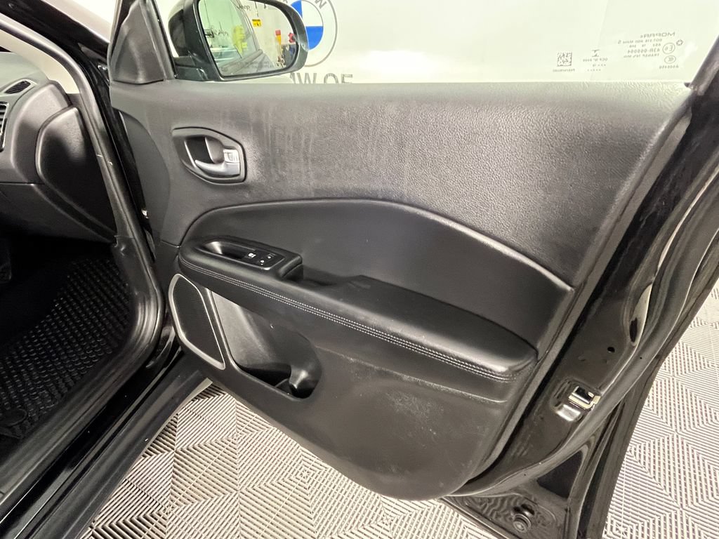 Used 2019 Jeep Compass Latitude AWD/4WD image 21