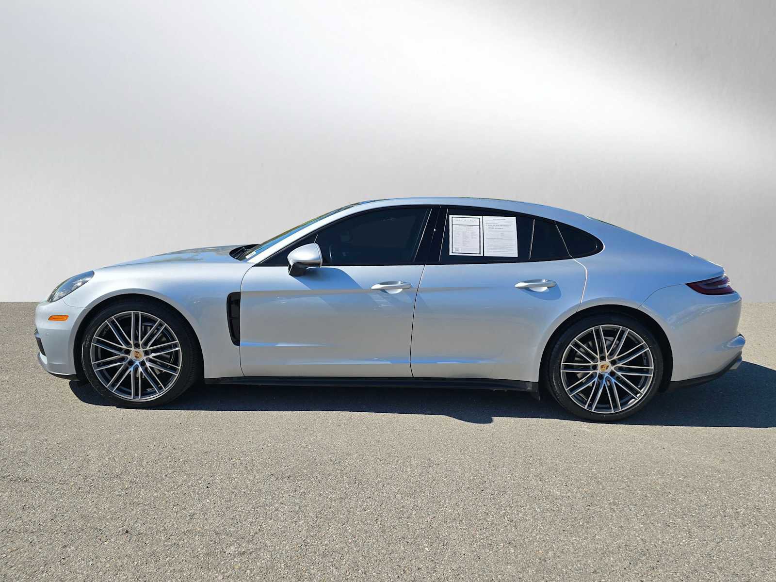 Used 2018 Porsche Panamera RWD image 6