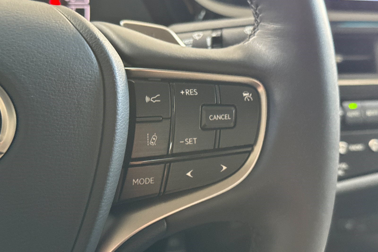 Certified 2024 Lexus ES 300h w/ Premium Package FWD image 29