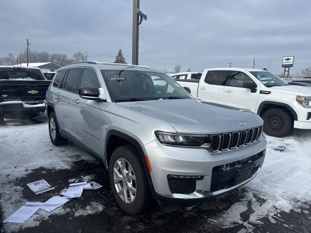 Used 2023 Jeep Grand Cherokee L Limited w/ Luxury Tech Group II image 3