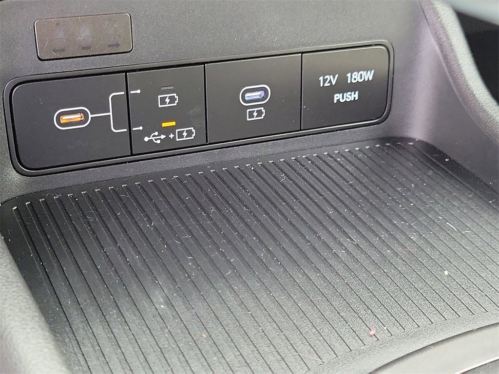 Certified 2025 Hyundai Kona SEL image 33