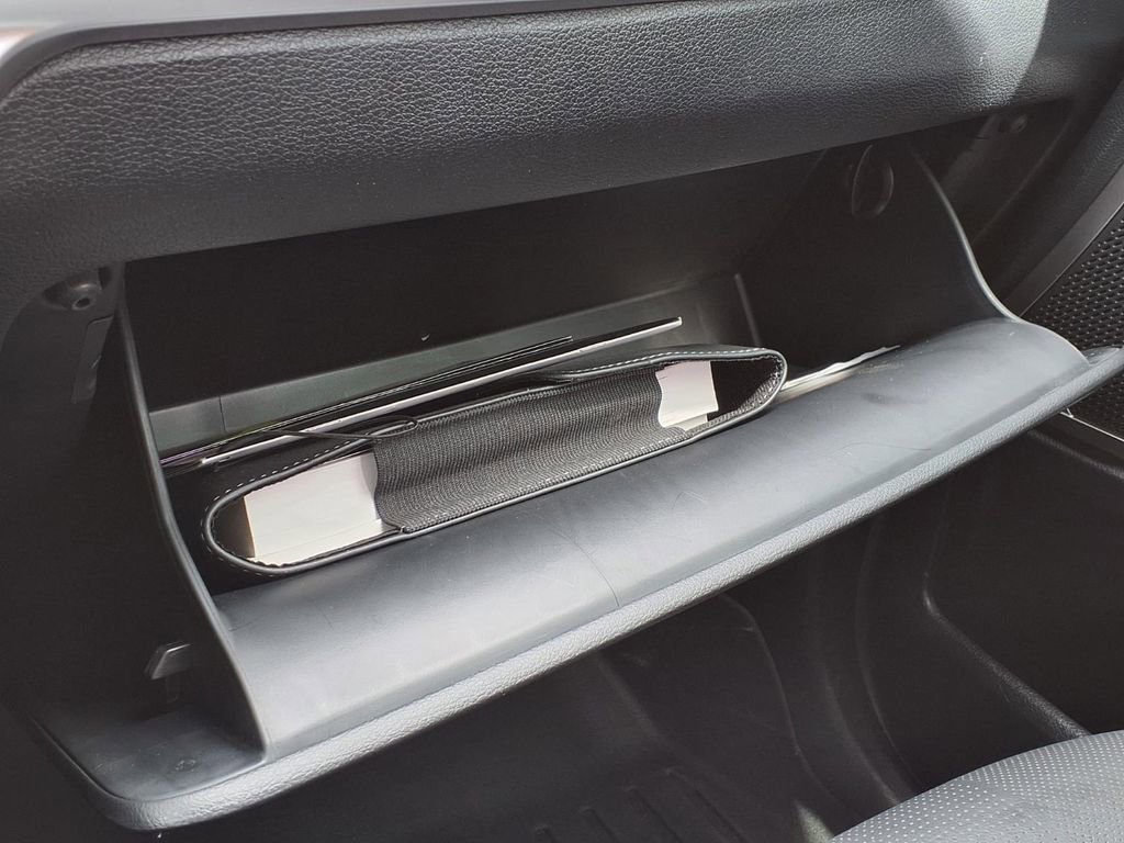 Used 2024 Kia Telluride EX w/ EX Captain's Chair Package FWD image 37