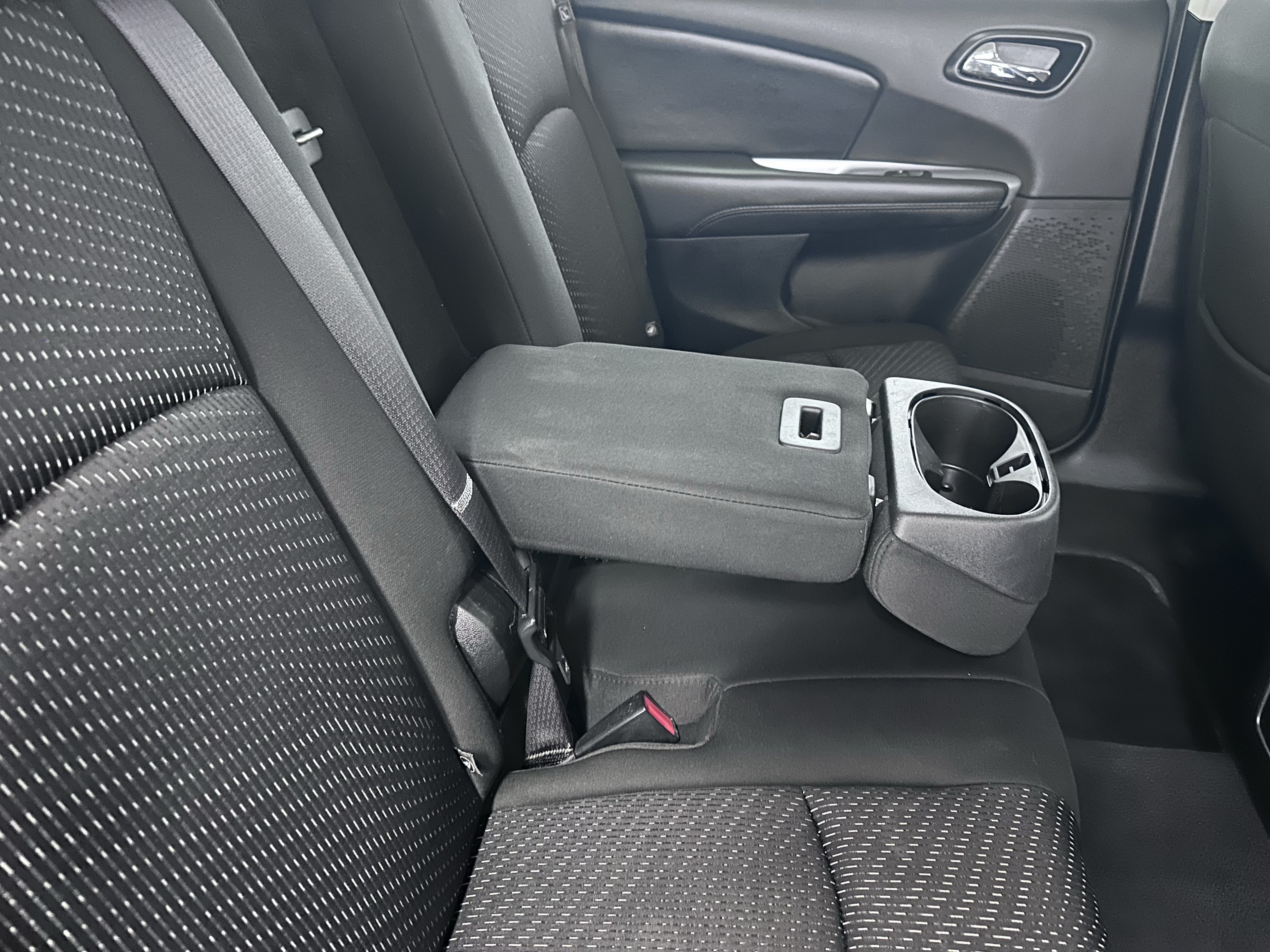 Used 2019 Dodge Journey SE FWD image 34