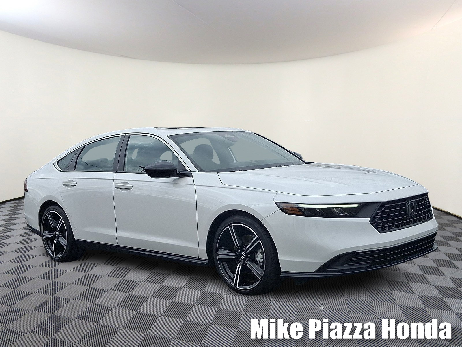 Used 2025 Honda Accord Sport image 1