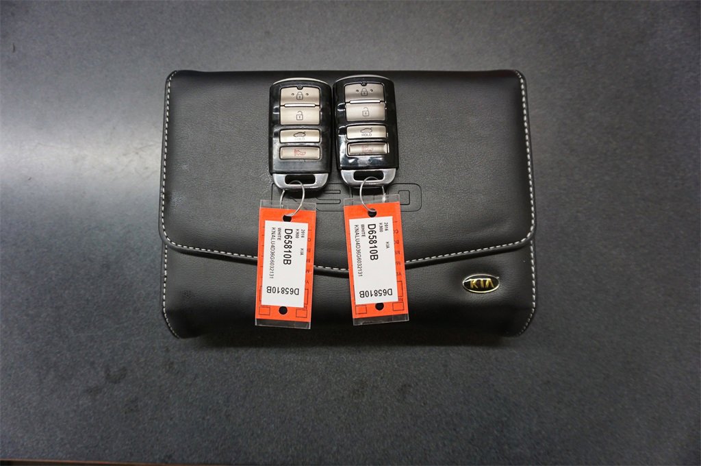 Used 2016 Kia K900 Luxury w/ Luxury VIP Package image 20