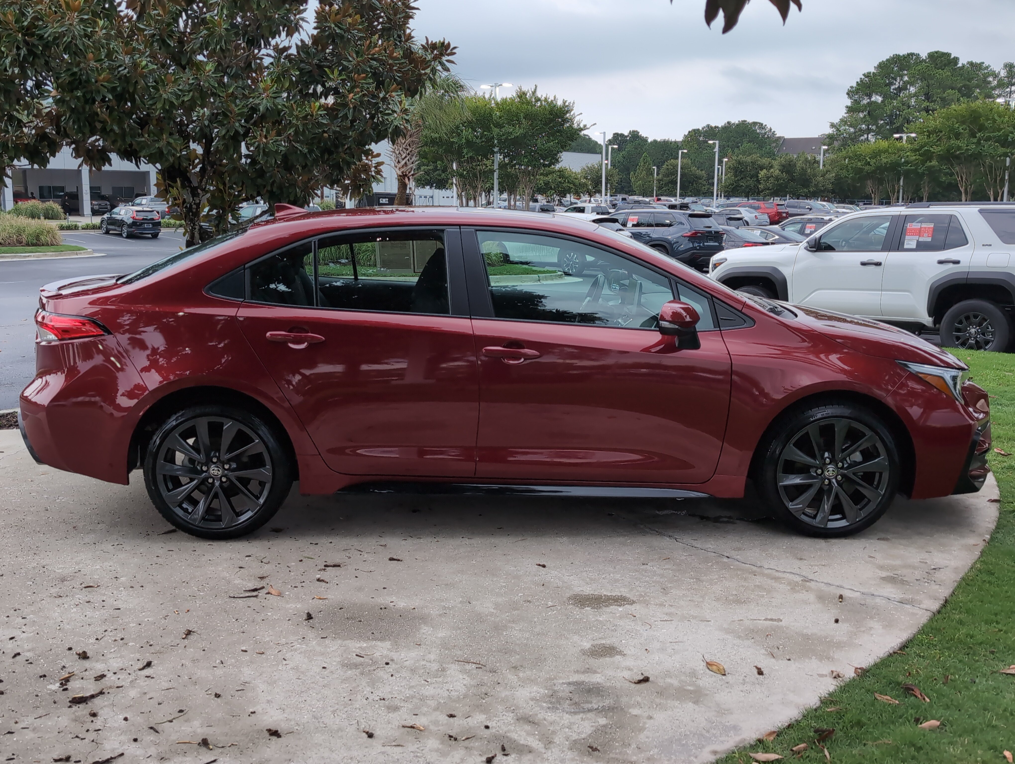 Certified 2025 Toyota Corolla SE w/ SE Premium Package FWD image 11