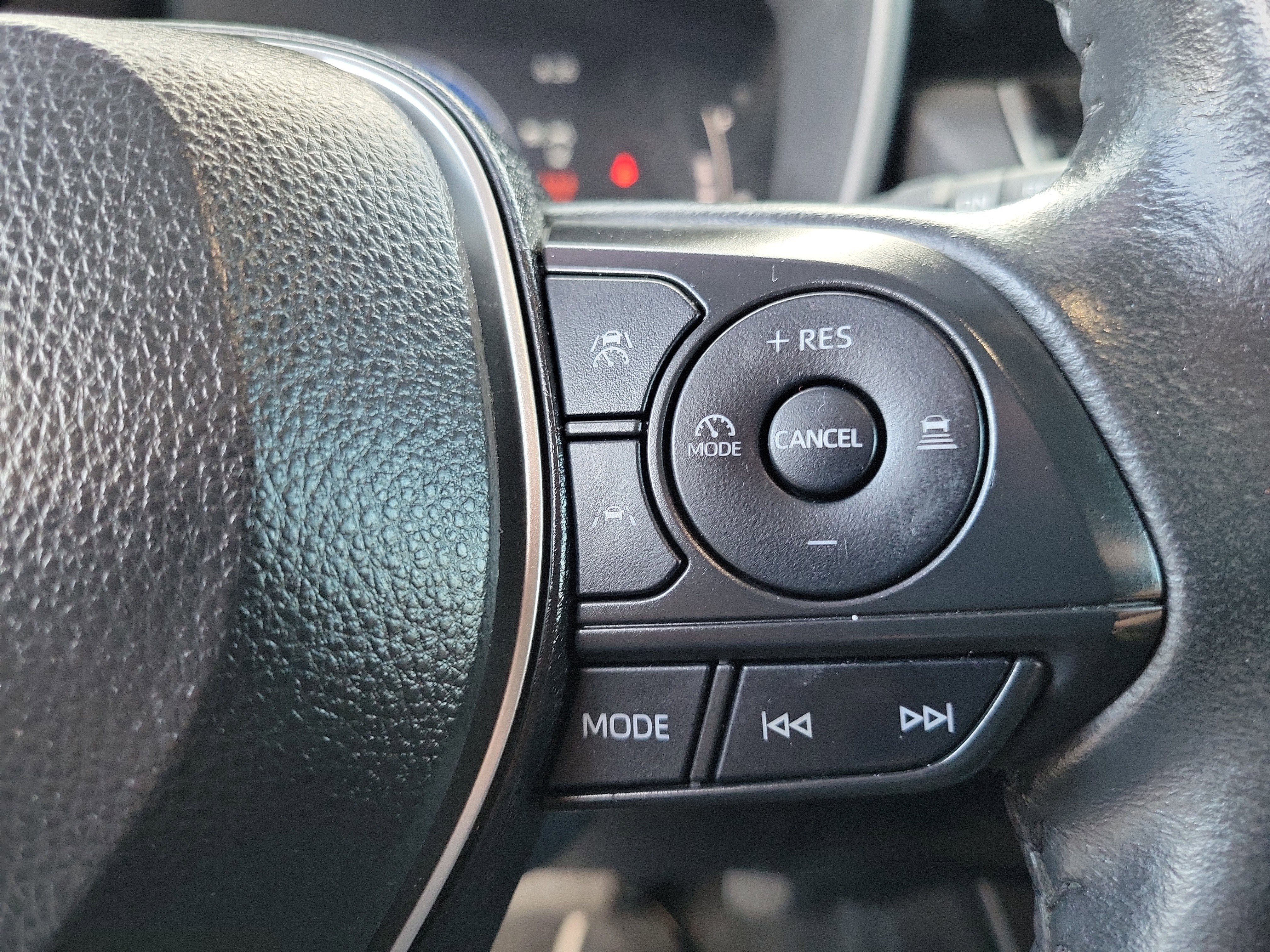 Used 2023 Toyota Corolla Cross XLE image 8