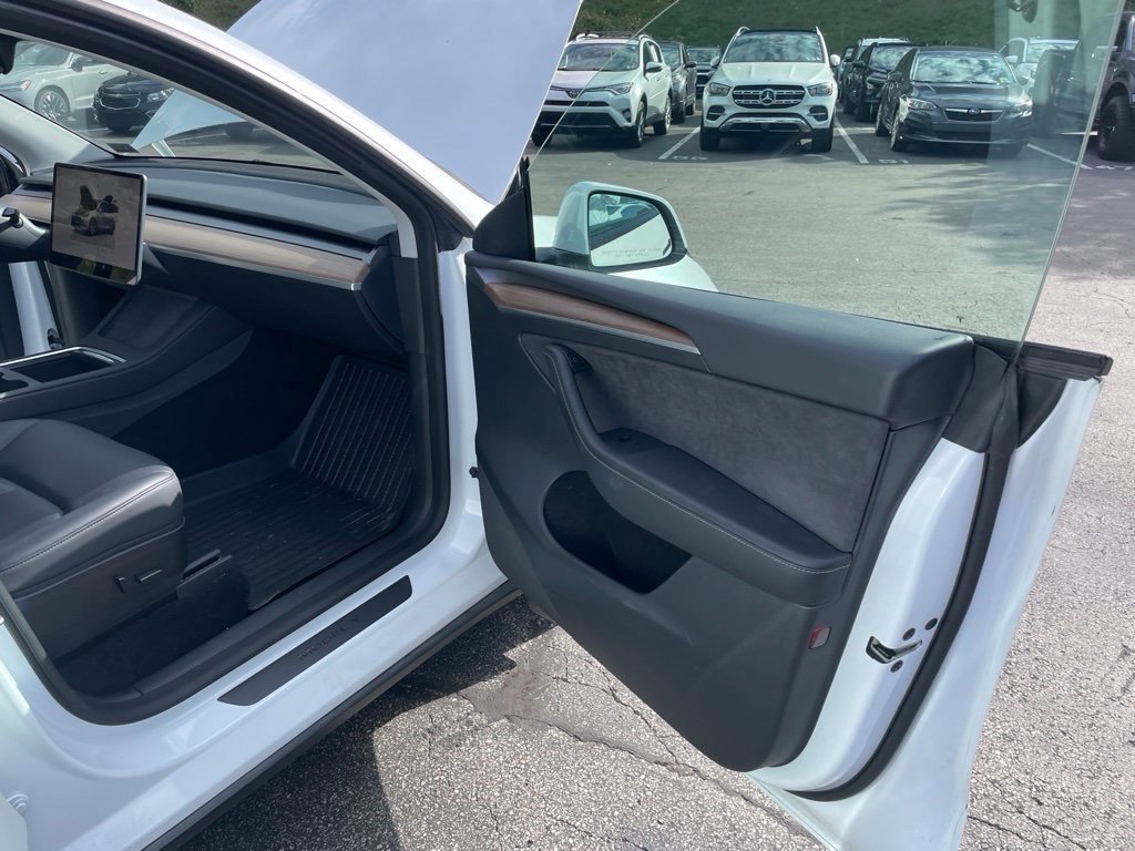 Used 2023 Tesla Model Y Long Range AWD/4WD image 16