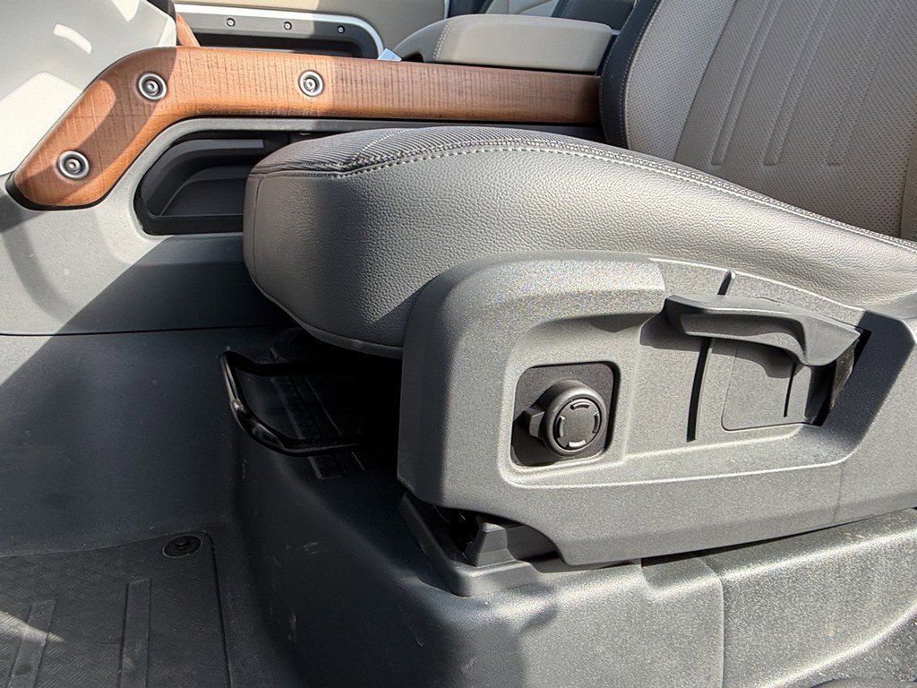 Used 2022 Land Rover Defender 90 X-Dynamic S image 6