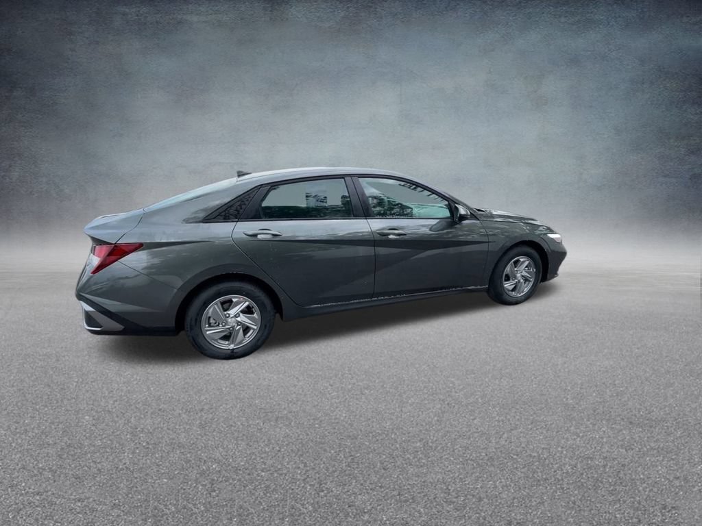 Used 2025 Hyundai Elantra SE FWD image 25