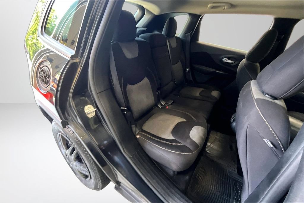 Used 2016 Jeep Cherokee Sport w/ Cold Weather Group FWD image 25