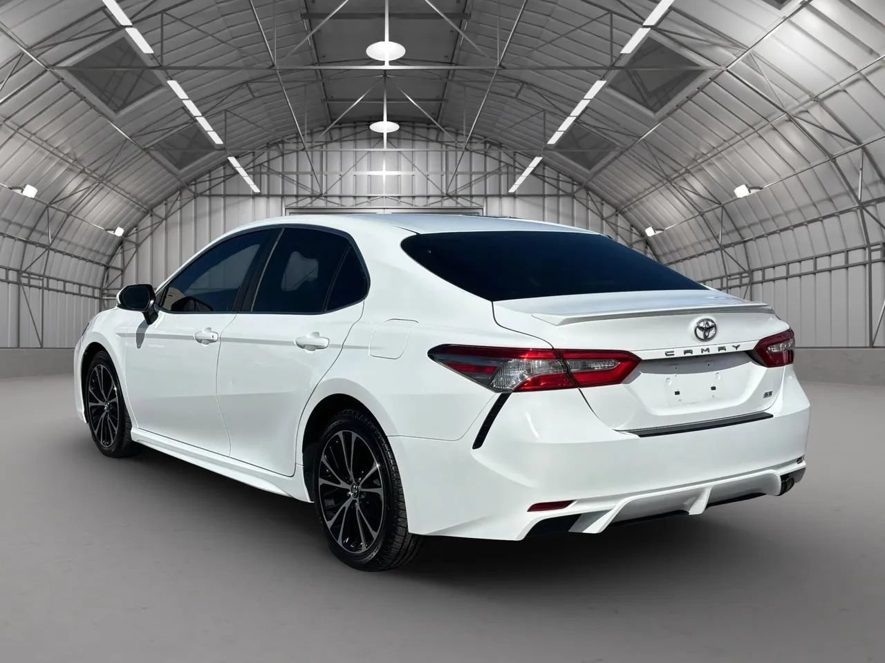 Used 2018 Toyota Camry SE FWD image 5