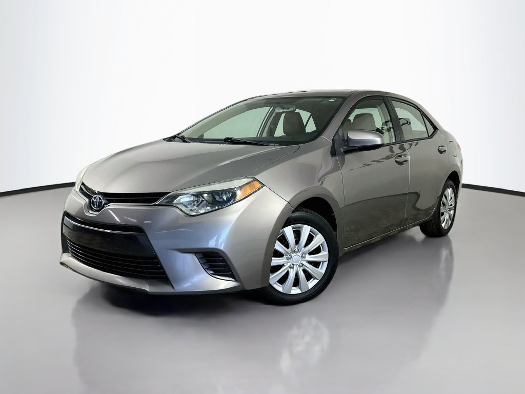 Used 2015 Toyota Corolla LE FWD image 3