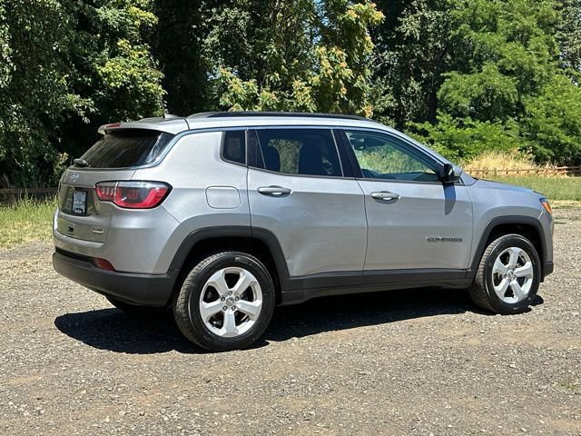 Used 2018 Jeep Compass Latitude w/ Popular Equipment Group AWD/4WD image 9