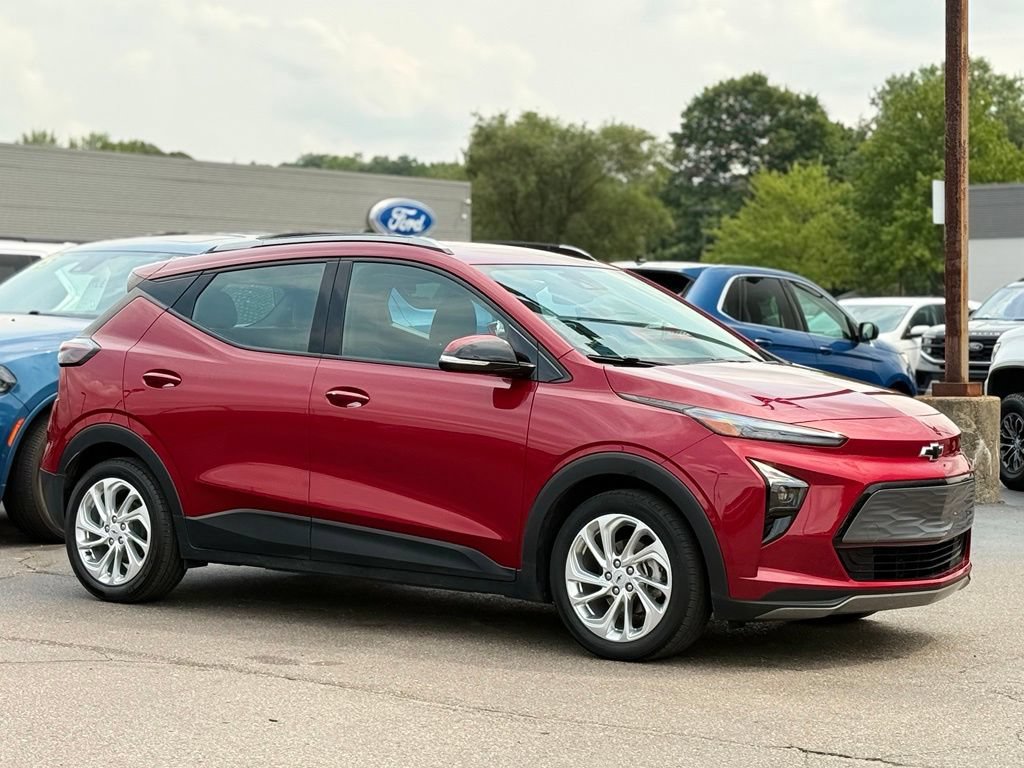 Used 2022 Chevrolet Bolt EUV LT w/ Comfort Package FWD image 25