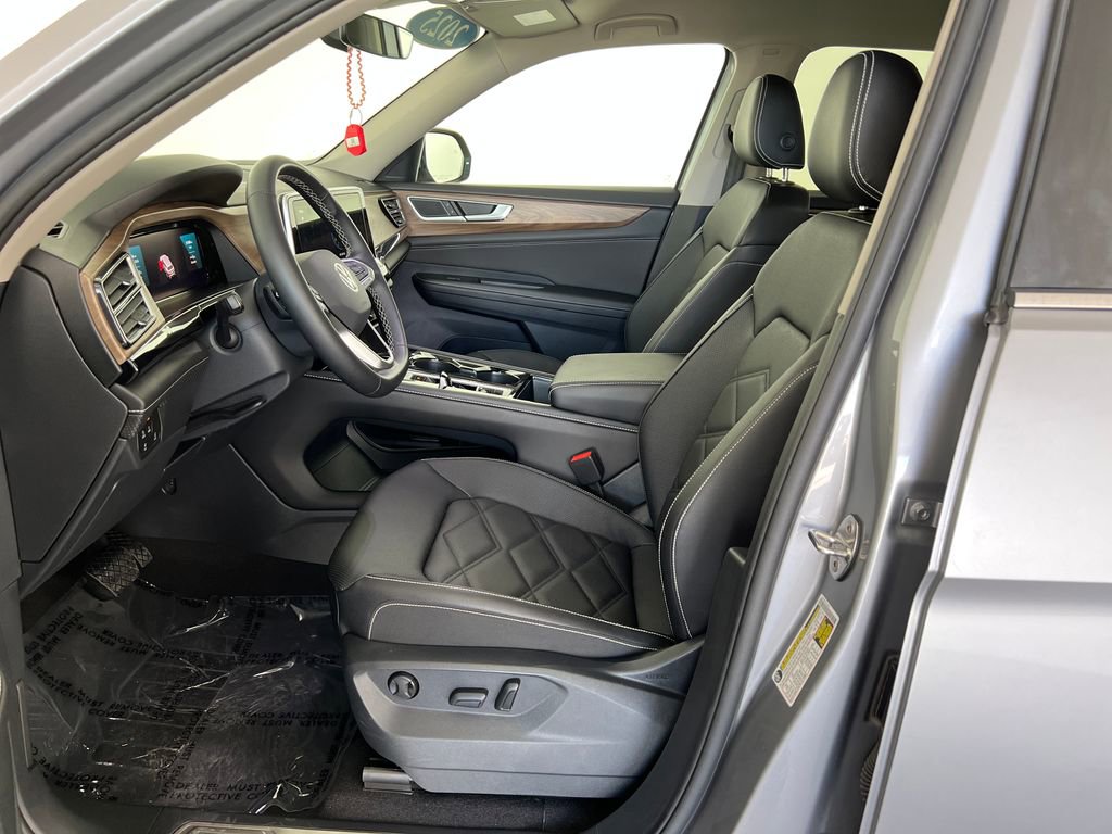 Used 2025 Volkswagen Atlas SE image 11