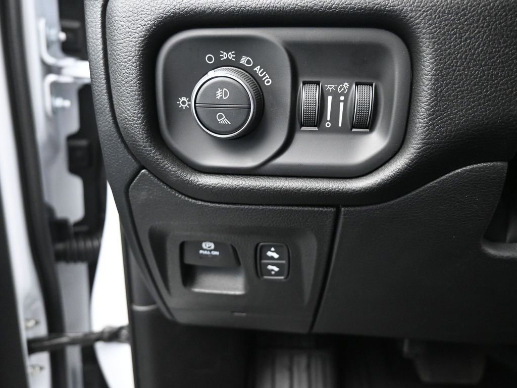 New 2026 RAM 1500 4x4 Crew Cab image 36