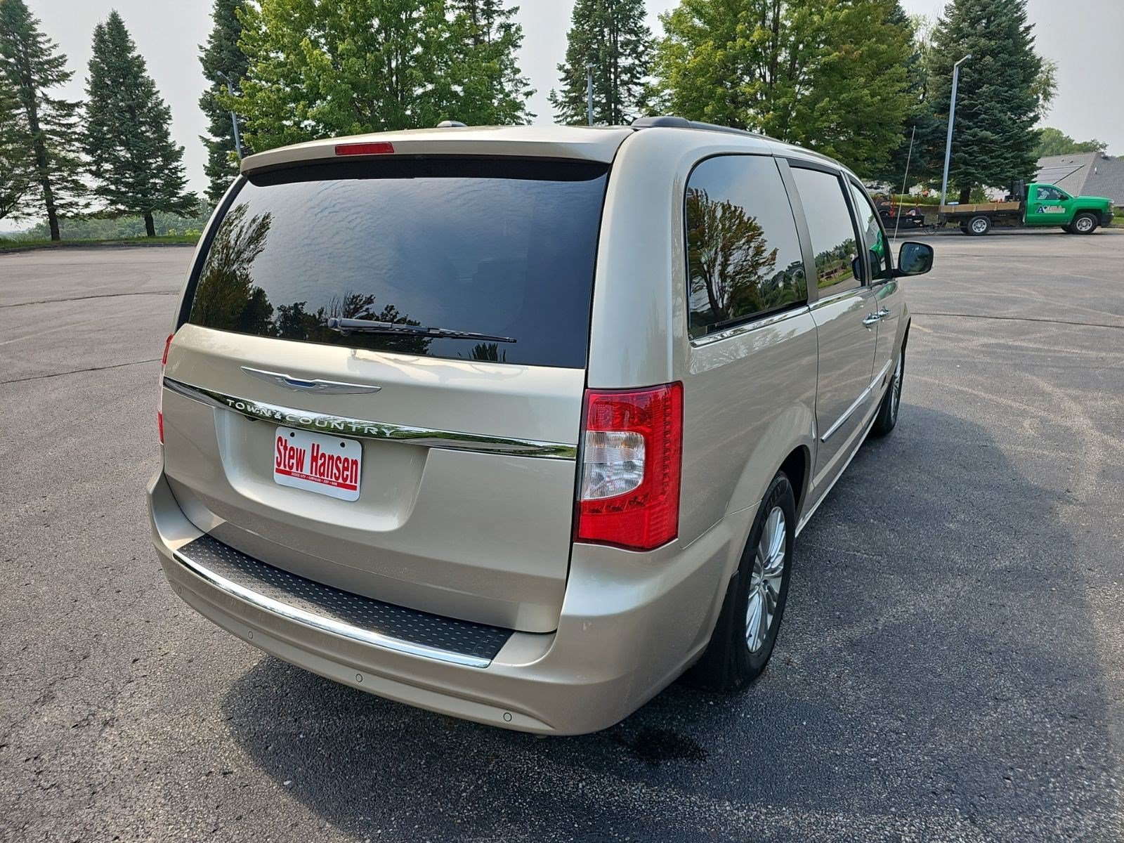 Used 2016 Chrysler Town & Country Touring-L w/ Driver Convenience Group FWD image 6