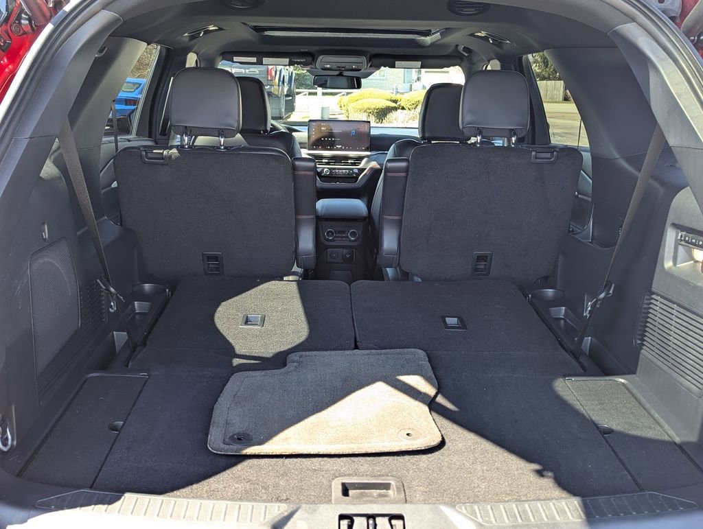 Used 2025 Ford Explorer ST-Line w/ Premium Package image 25