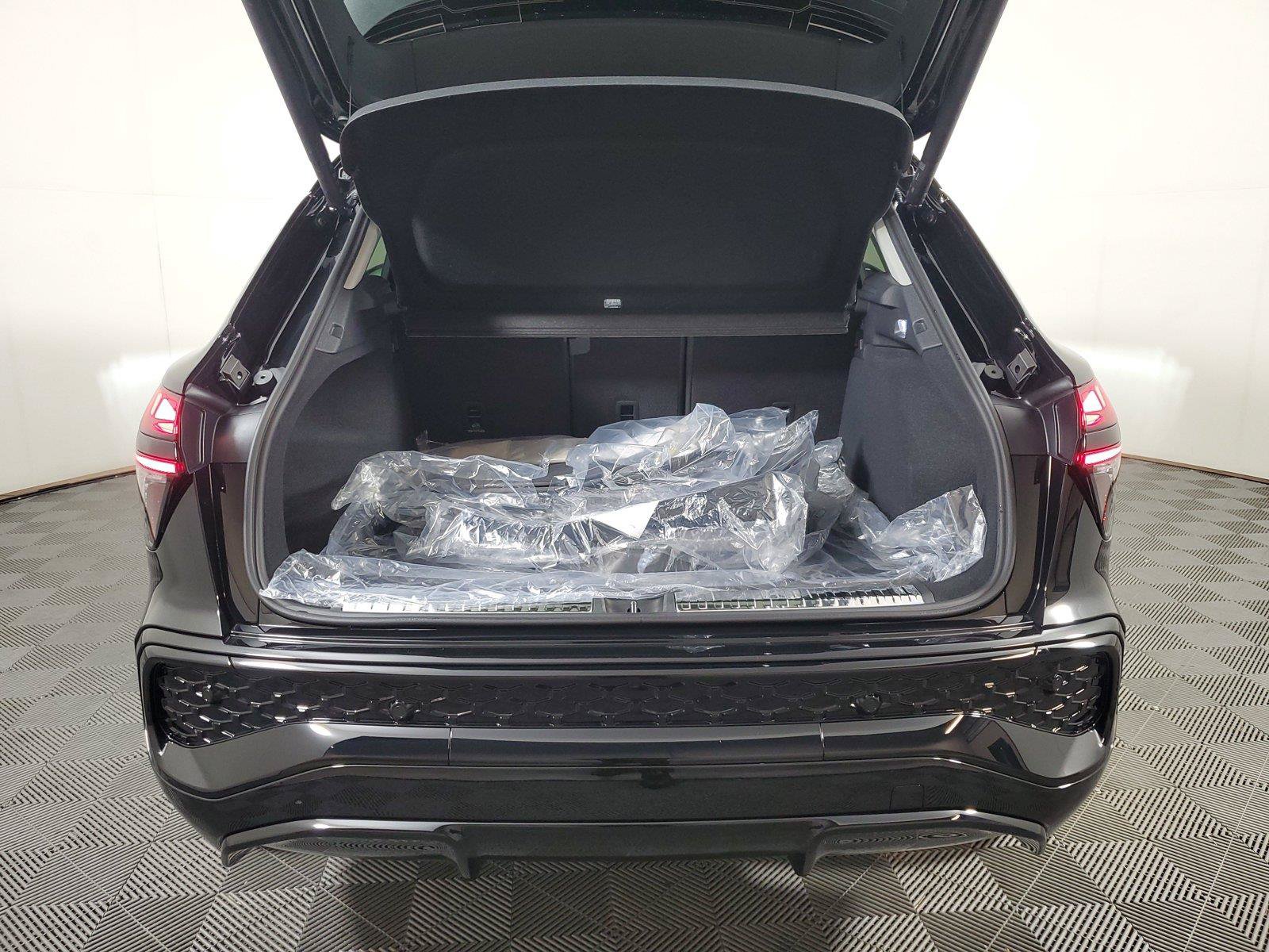 New 2026 Audi Q3 quattro 2.0T AWD/4WD image 9