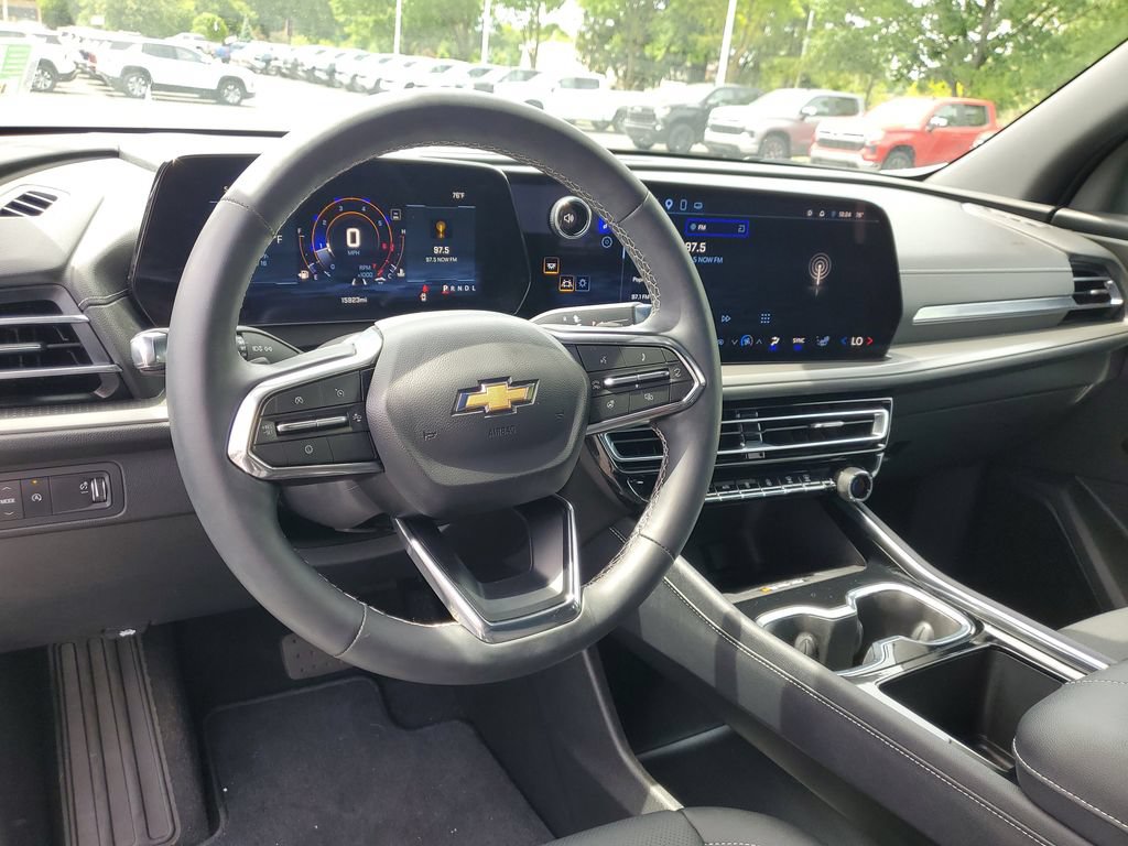 Used 2025 Chevrolet Traverse LT w/ Driver Confidence Package FWD image 7