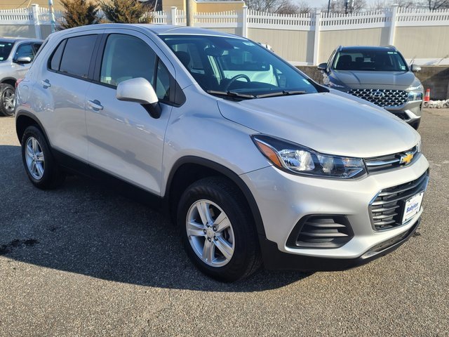 Used 2022 Chevrolet Trax LS w/ Tint and Cruise Package image 6