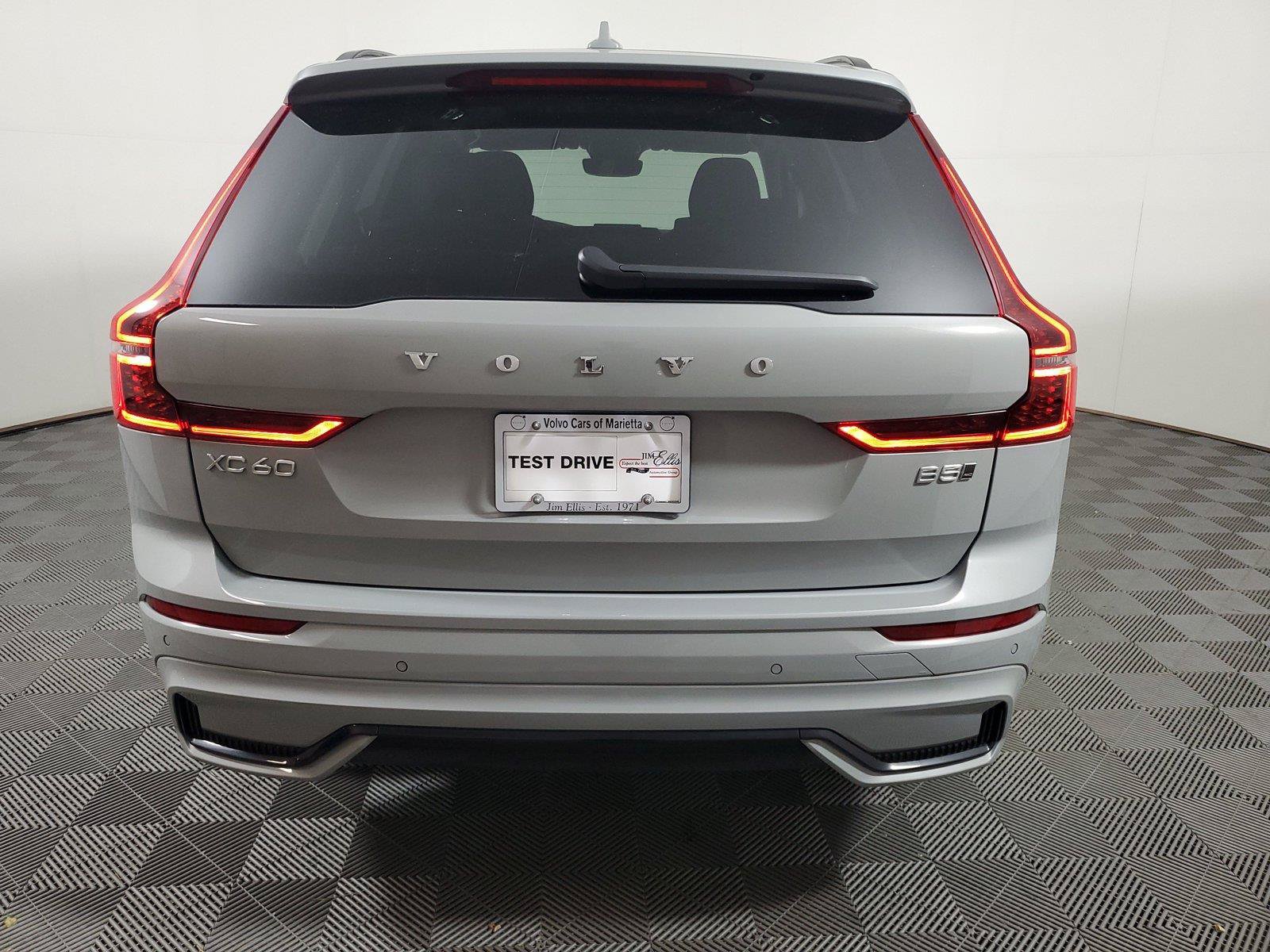 Certified 2026 Volvo XC60 B5 Core AWD/4WD image 5