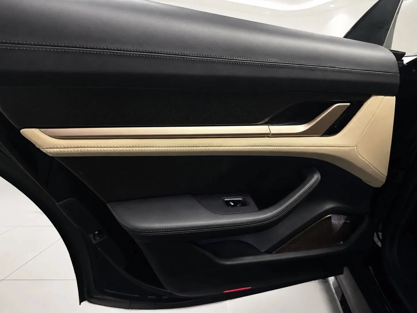 Used 2020 Porsche Taycan Turbo S AWD/4WD image 20