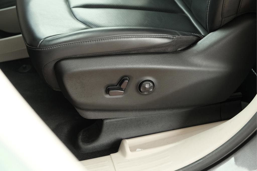 Used 2023 Chrysler Pacifica Touring-L FWD image 29