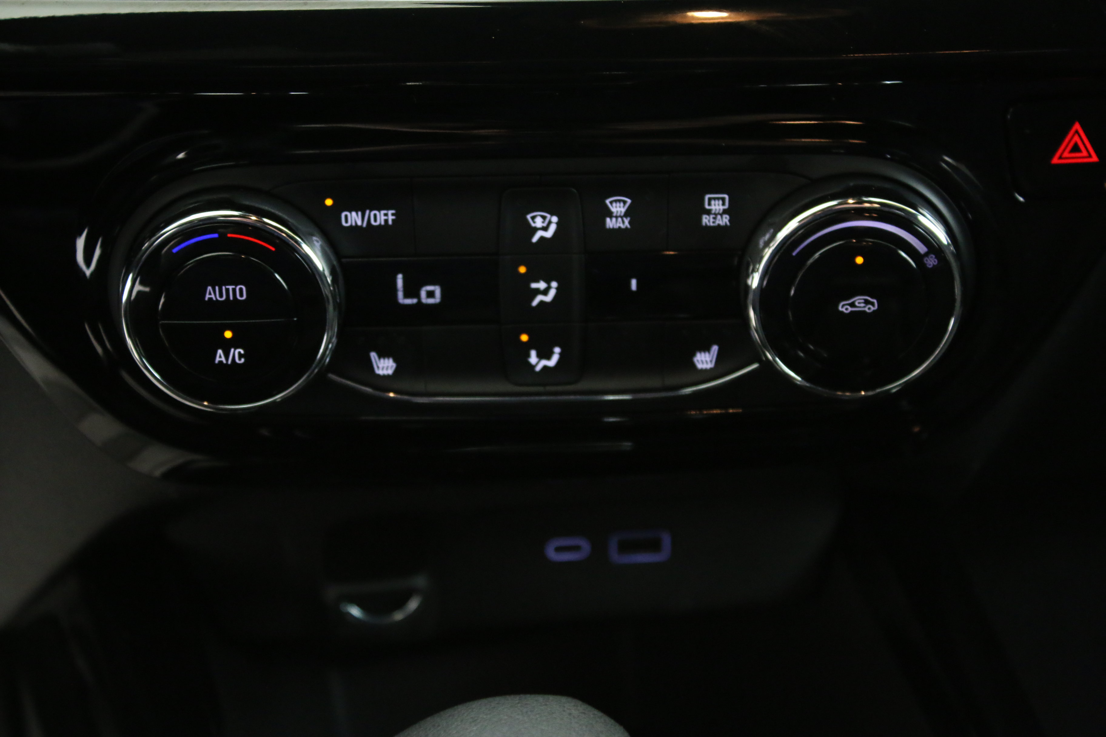 Used 2024 Chevrolet Trax RS w/ Driver Confidence Package FWD image 19