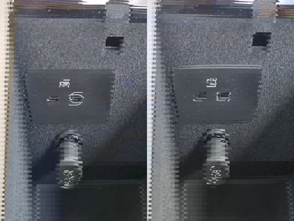 Used 2026 Volvo XC90 B5 Plus w/ Protection Package Premier image 30