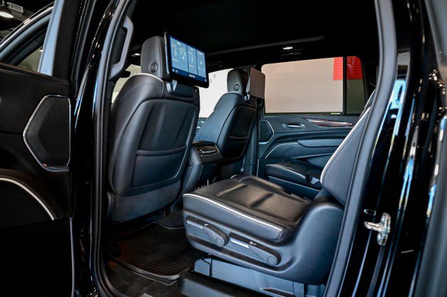 Used 2021 Cadillac Escalade ESV Premium Luxury AWD/4WD image 18