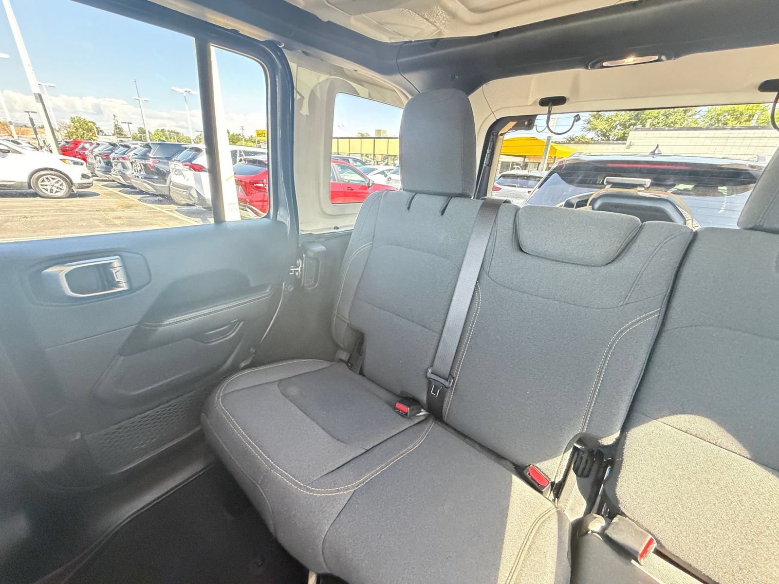Used 2025 Jeep Wrangler Unlimited Sahara AWD/4WD image 38