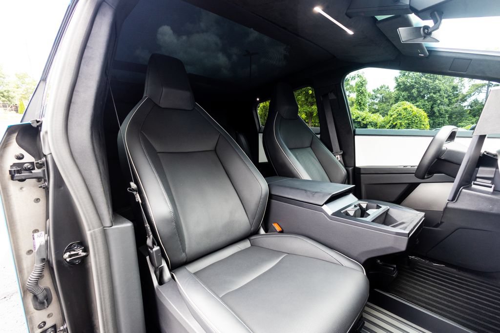 Used 2024 Tesla Cybertruck AWD Crew Cab image 37