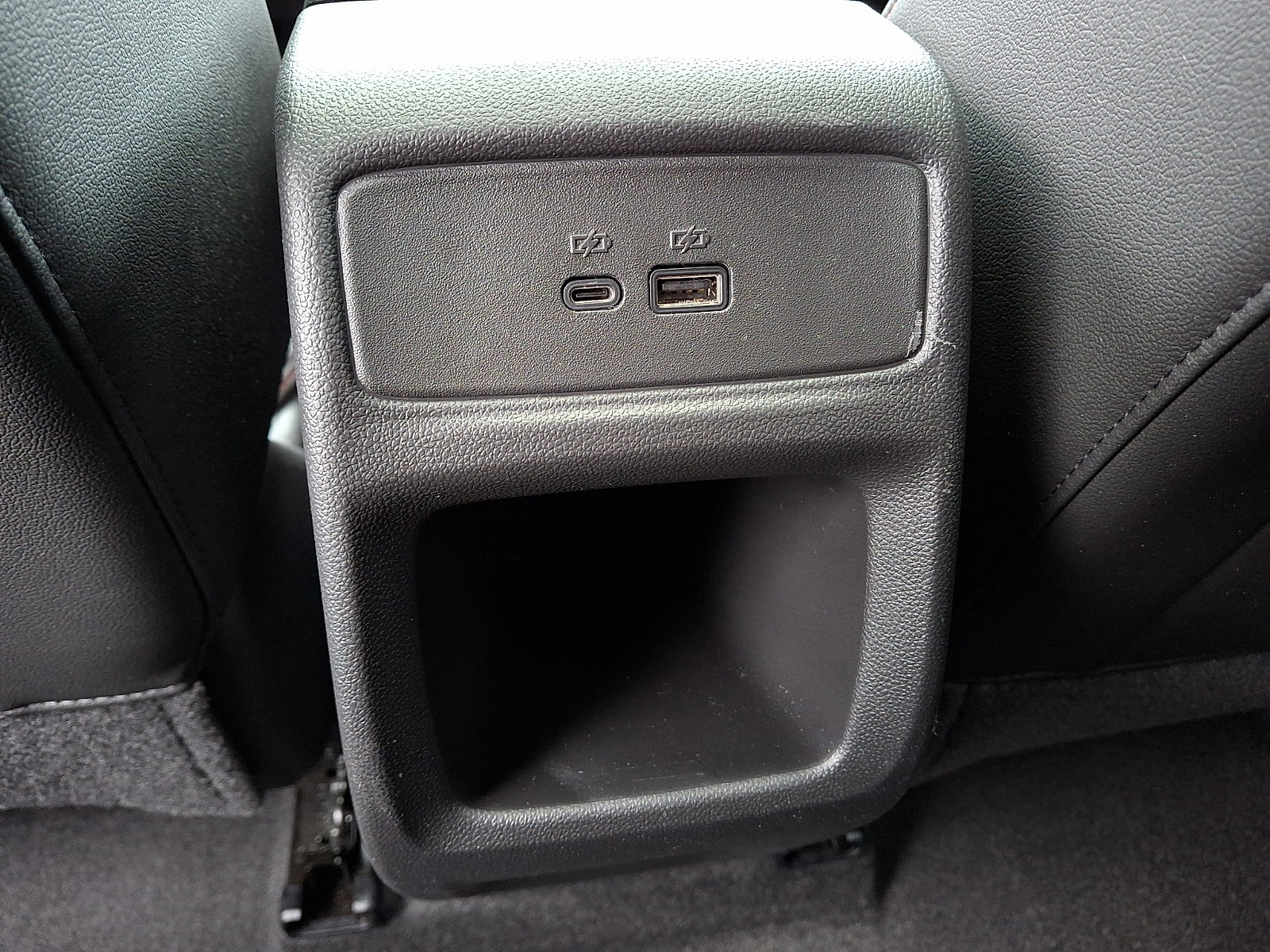 Used 2025 Chevrolet Trax RS w/ Sunroof Package FWD image 11