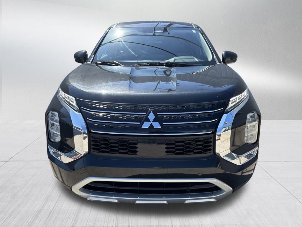 Used 2024 Mitsubishi Outlander SE image 2