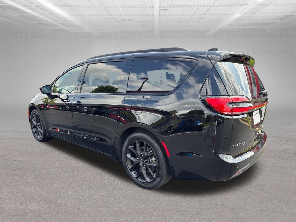 Used 2025 Chrysler Pacifica Limited FWD image 4