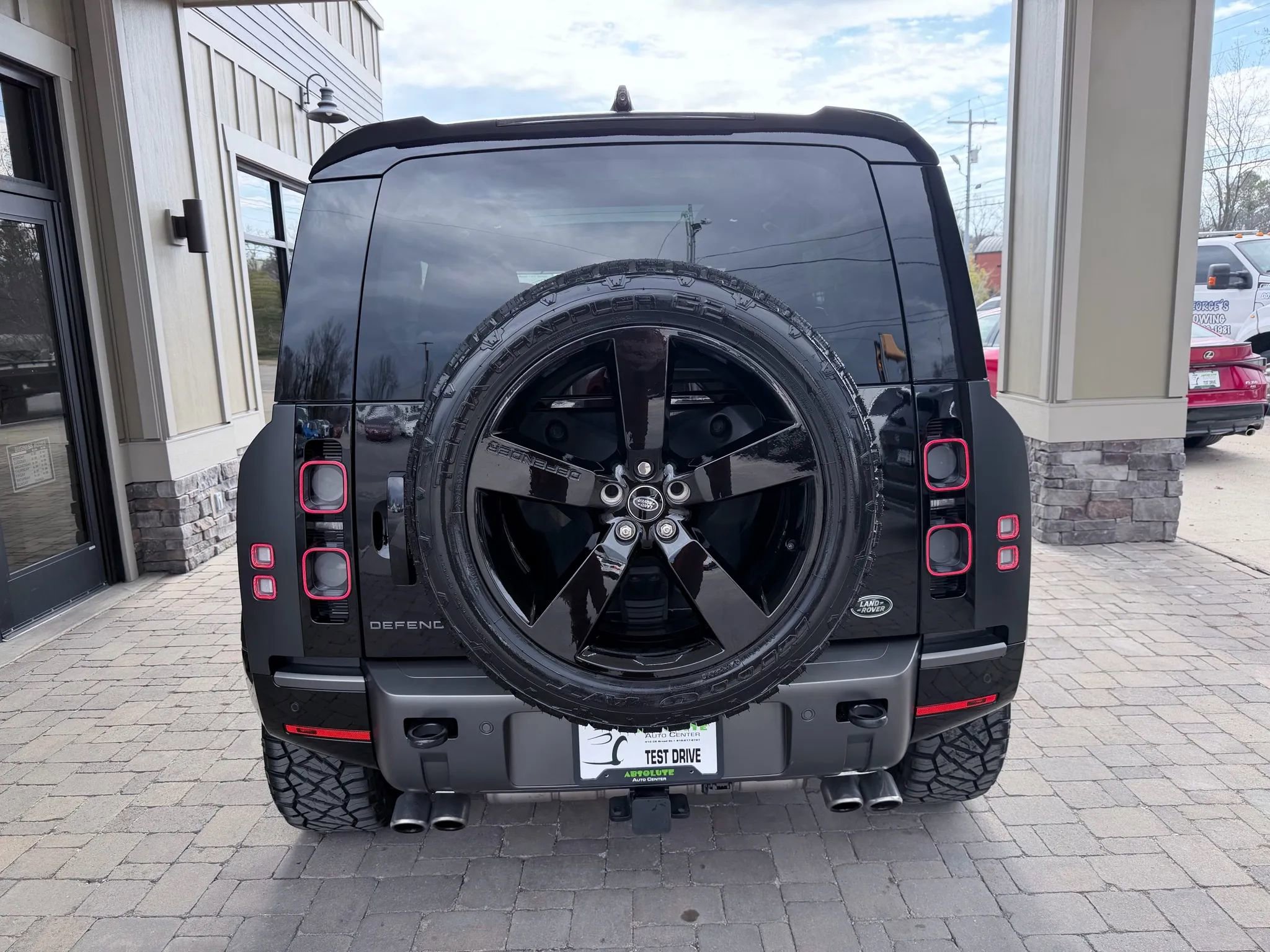 Used 2023 Land Rover Defender 110 V8 image 37