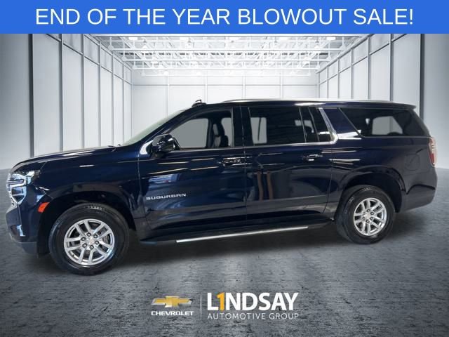 Used 2023 Chevrolet Suburban LT image 1