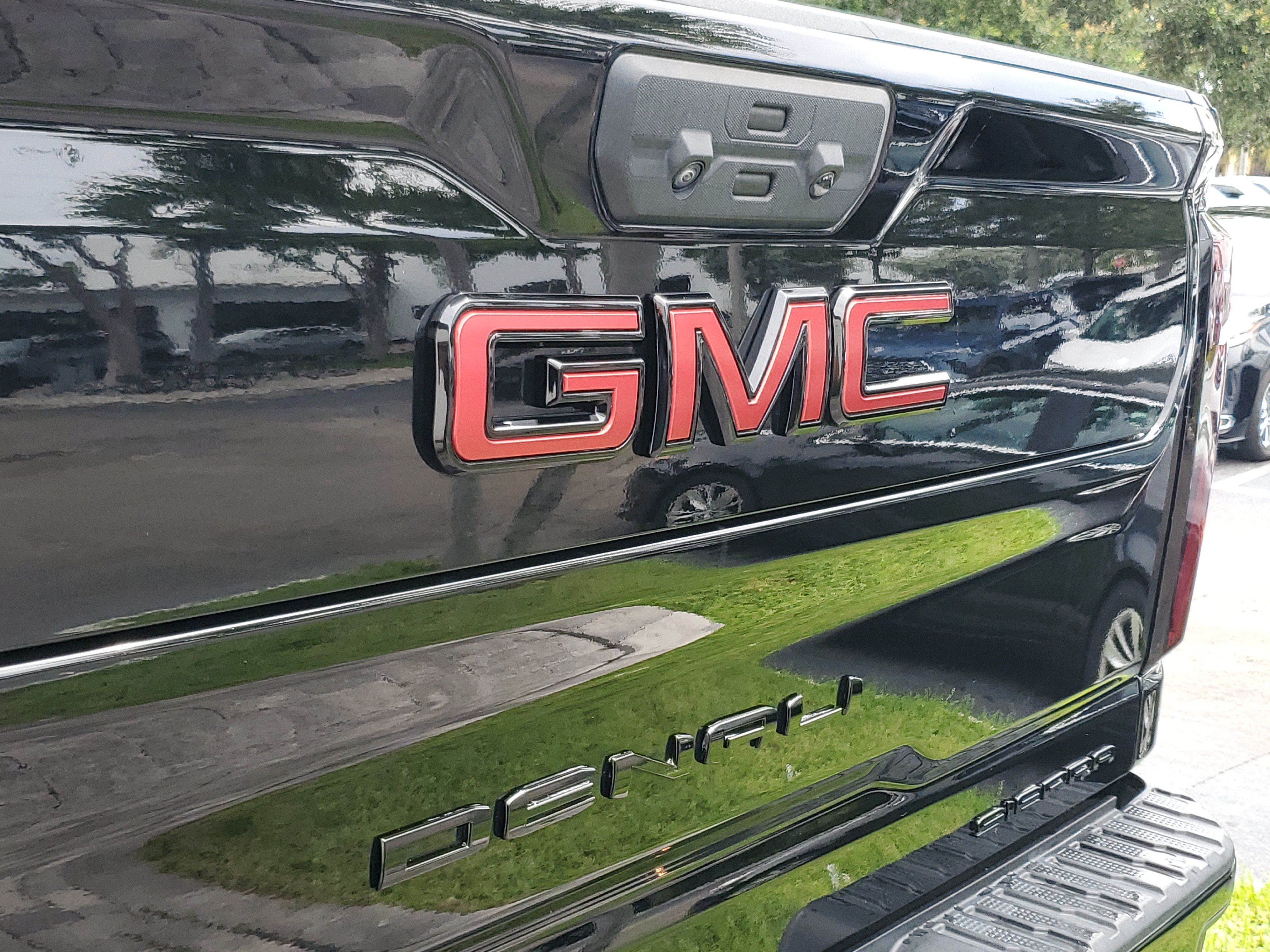 Used 2024 GMC Sierra 2500 Denali w/ Denali Reserve Package AWD/4WD image 8