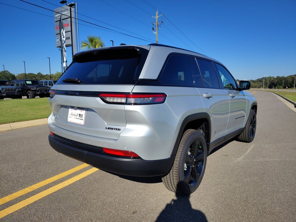 New 2025 Jeep Grand Cherokee Limited w/ Luxury Tech Group II RWD image 10