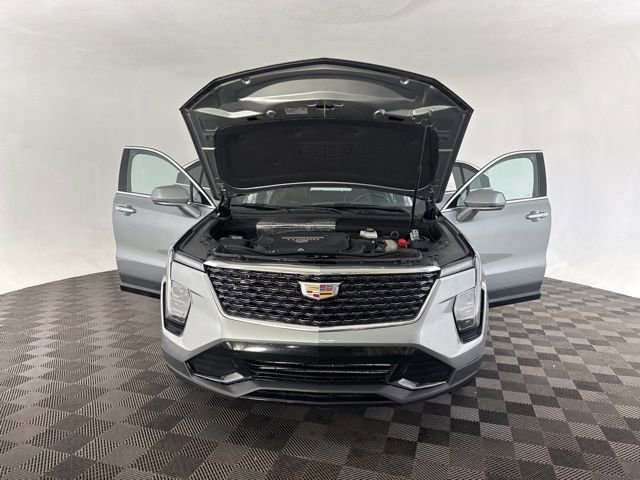 Used 2024 Cadillac XT4 Premium Luxury image 13